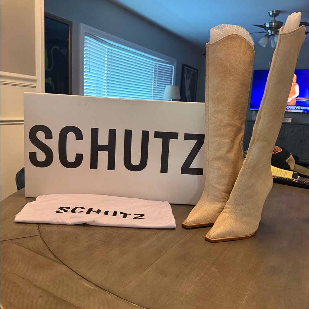 Schutz off white pull on boot